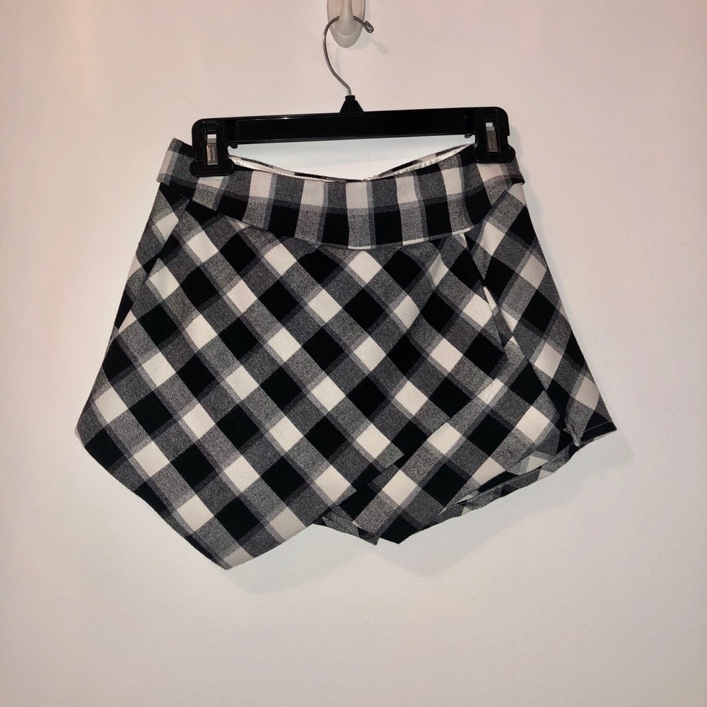 REHAB patterned white and black skort
